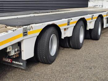 MAX 110 / 3 X STEERING AXLE / HYDRAULIC RAMP